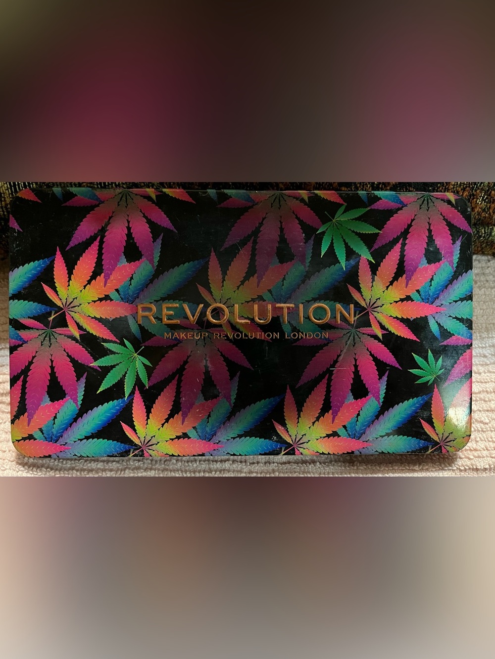 Revolution Multicolor Leaf Print eye shadow pallette